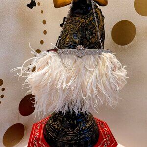NWOT Cherri - Elegant ostrich feather bridal clutch with rhinestone accents